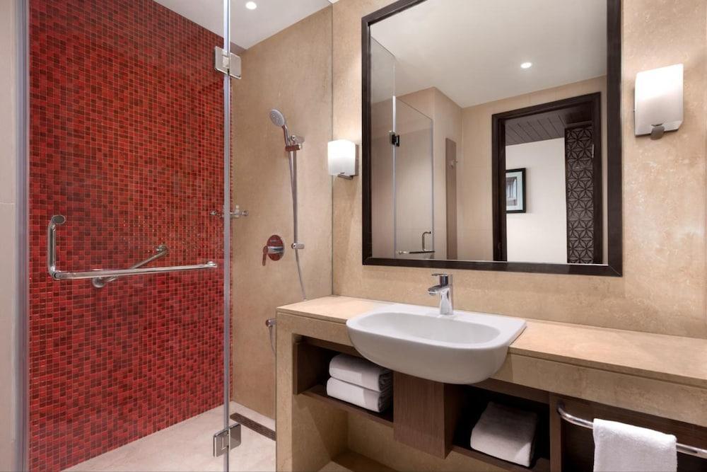 Ramada By Wyndham Lucknow Hotel And Convention Center Экстерьер фото