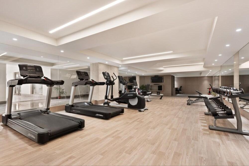 Ramada By Wyndham Lucknow Hotel And Convention Center Экстерьер фото